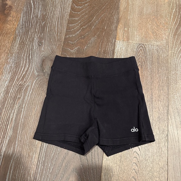 ALO Yoga Pants - alo shorts